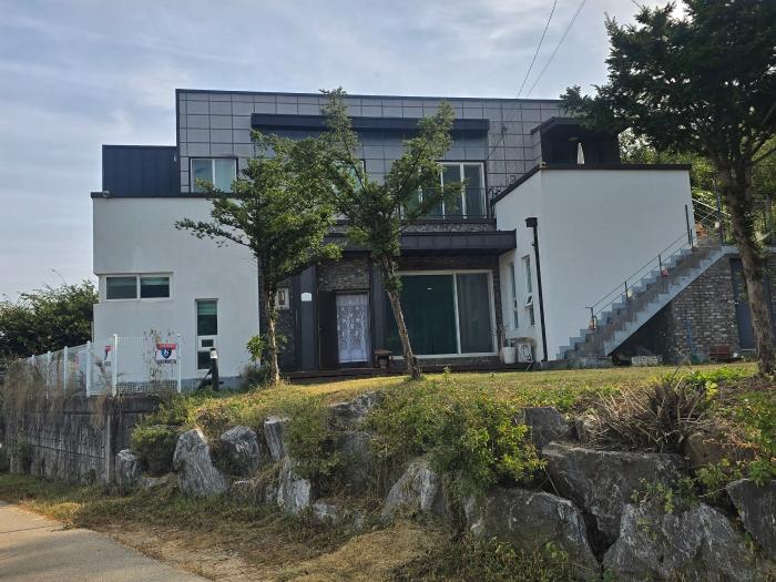 서로의 손을 잇고 감각을 깨우다